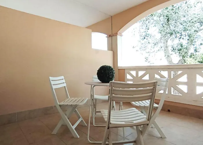 Nuria Apartment *